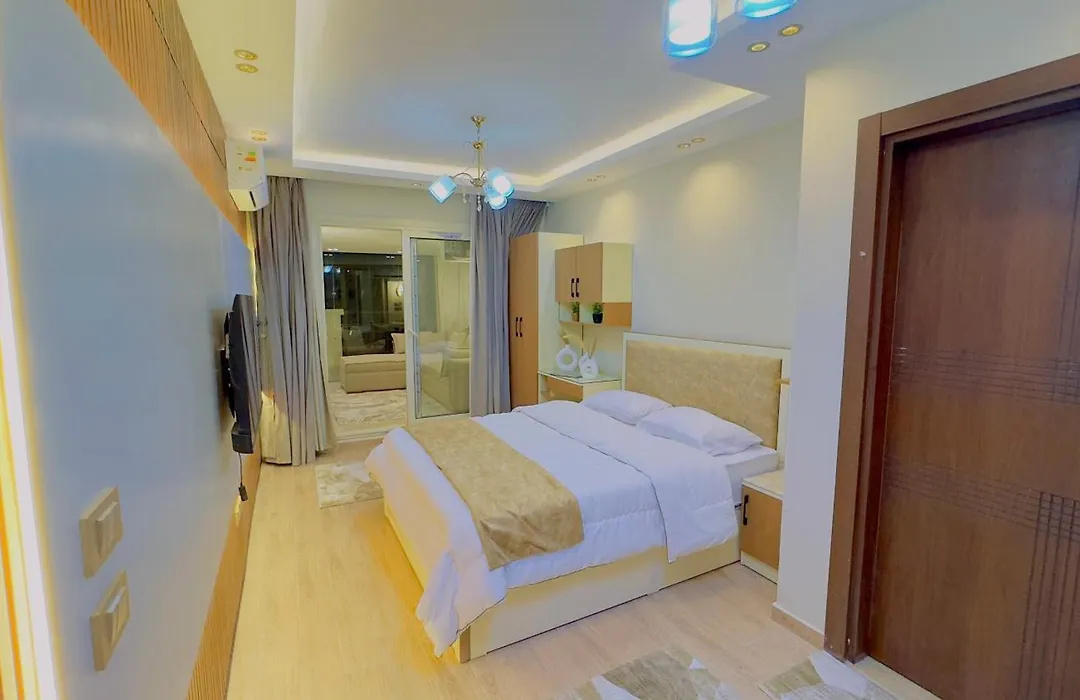 Ultra Luxury 3Br With Pools ,Sports ,Dining In Gated Compound, Close To All Sites-1